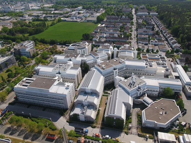 Das "alte" Gebäudeensemble des Paul-Ehrlich-Instituts in Langen. Im Hintergrund der zukünftige Standort des Neubaus.  Das "alte" Gebäudeensemble des Paul-Ehrlich-Instituts in Langen. Im Hintergrund der zukünftige Standort des Neubaus.