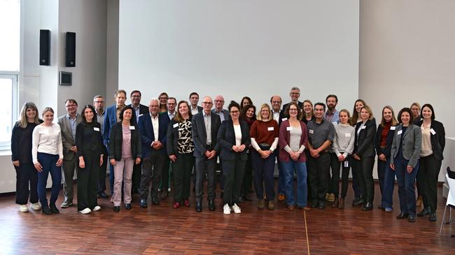 verweist auf: Jahresgespräch 2025: Austausch zwischen dem Paul-Ehrlich-Institut und dem Verband Pharma Deutschland Gruppenfoto Teilnehmende des Jahresgesprächs Paul-Ehrlich-Institut und Pharma Deutschland