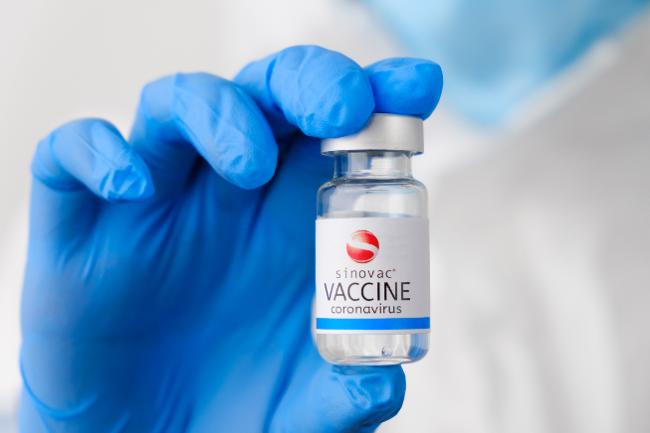 Impfstoffampulle (Quelle: Shutterstock.com)