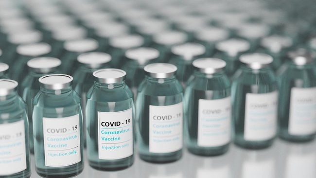 Ampullen Impfstoff COVID-19 (Quelle: Torsten Simon/Pixabay.com)