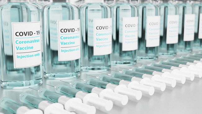 COVID-19-Impfstoff-Ampullen (Quelle: Thorsten Simon/Pixabay.com)