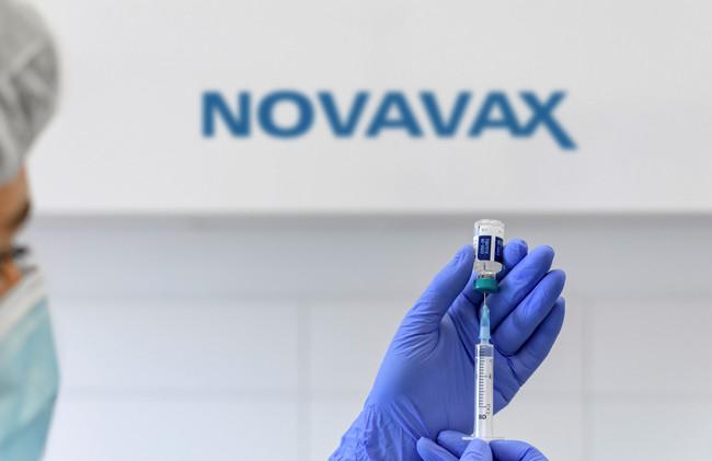 Nuvaxovid COVID-19-Impfstoff (Quelle: Wirestock Creators/shutterstock.com)