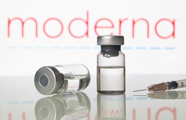 COVID-19-Impfstoff Moderna (Quelle: pcruciatti/Shutterstock.com) COVID-19-Impfstoff Moderna (Quelle: pcruciatti/Shutterstock.com)