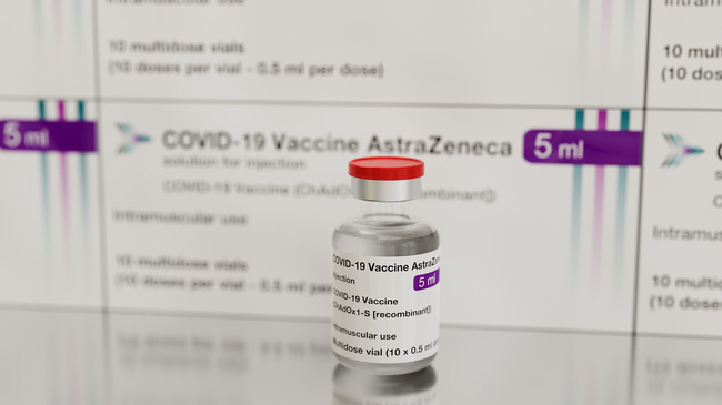 COVID-19-Impfstoff-Ampulle Vaxzevria (Quelle: Paul McManus/Pixabay.com)