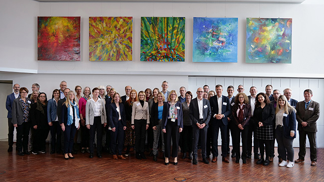 Gruppenfoto Teilnehmende vfa-Jahresgespräch (Quelle: M.Tornow/Paul-Ehrlich-Institut) Gruppenfoto Teilnehmende vfa-Jahresgespräch (Quelle: M.Tornow/Paul-Ehrlich-Institut)