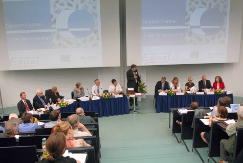 Podiumsdiskussion Jobs ohne Barrieren - auch in der Wissenschaft?  Podiumsdiskussion Jobs ohne Barrieren - auch in der Wissenschaft?