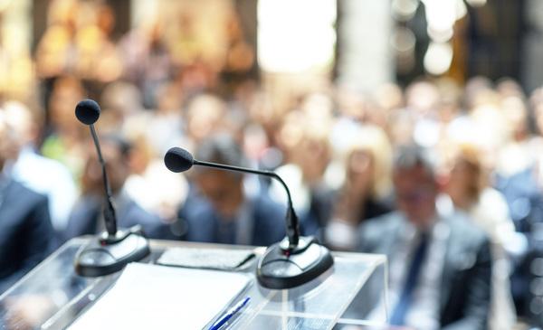 verweist auf: A link between Parkinson's disease and infection: highlighting the role of PD proteins along the TLR4 pathway Nahaufnahme Mikrofon in Veranstaltungsraum (verweist auf: A link between Parkinson's disease and infection: highlighting the role of PD proteins along the TLR4 pathway)