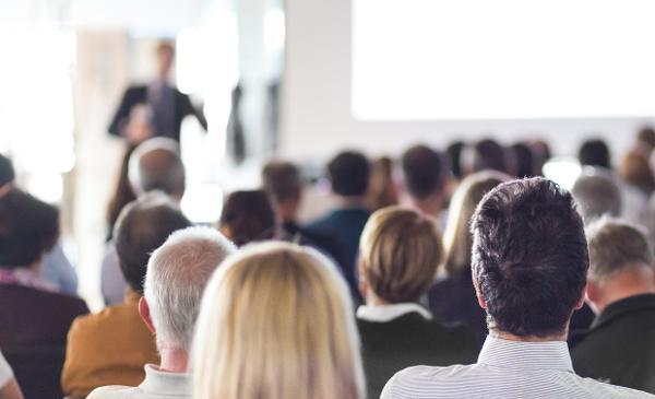 verweist auf: IPFA/PEI 30. International Workshop on Surveillance and Screening of Blood-borne Pathogens Veranstaltung mit Zuhörenden (Quelle: Matej Kastelic / Shutterstock.com) (verweist auf: IPFA/PEI 30. International Workshop on Surveillance and Screening of Blood-borne Pathogens)