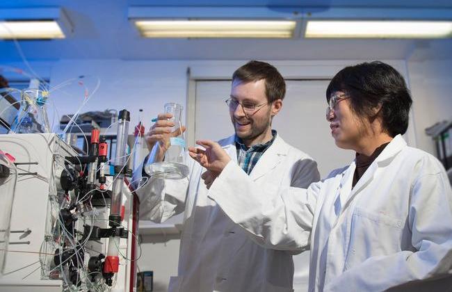 Scientists at the Paul-Ehrlich-Institut (Source: A.Buck/Paul-Ehrlich-Institut) Scientists at the Paul-Ehrlich-Institut (Source: A.Buck/Paul-Ehrlich-Institut)
