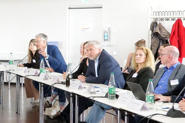 Participants in this year's dialogue between the Paul-Ehrlich-Institut and the German Pharmaceutical Industry Association Participants in this year's dialogue between the Paul-Ehrlich-Institut and the German Pharmaceutical Industry Association